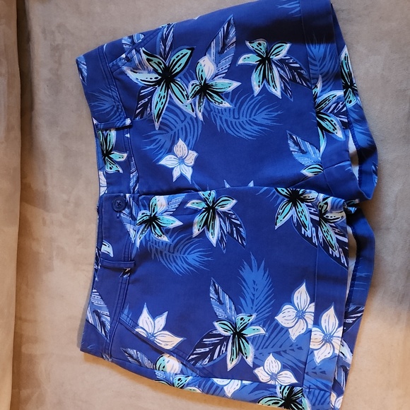 Women's Shorts - Picture 1 of 4